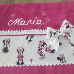 TOALLA PERSONALIZADA FUCSIA MODELO DISNEY