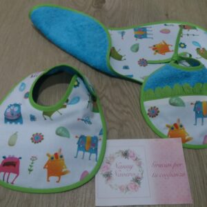 PACK 2 BABEROS Y TOALLA LACTANCIA PERSONALIZADA MODELO MONSTRUO DE LOS COLORES