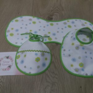PACK 2 BABEROS Y TOALLA LACTANCIA PERSONALIZADA MODELO PRIMAVERA
