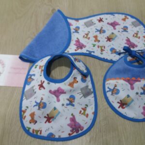 PACK 2 BABEROS Y TOALLA LACTANCIA PERSONALIZADA MODELO pocoyo