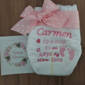PAÑAL BORDADO PERSONALIZADO NACIMIENTO ROSA