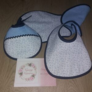 PACK 2 BABEROS Y TOALLA LACTANCIA PERSONALIZADA MODELO CAPERUCITA
