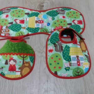 PACK 2 BABEROS Y TOALLA LACTANCIA PERSONALIZADA MODELO CAPERUCITA