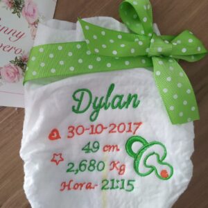 PAÑAL BORDADO PERSONALIZADO NACIMIENTO PISTACHO