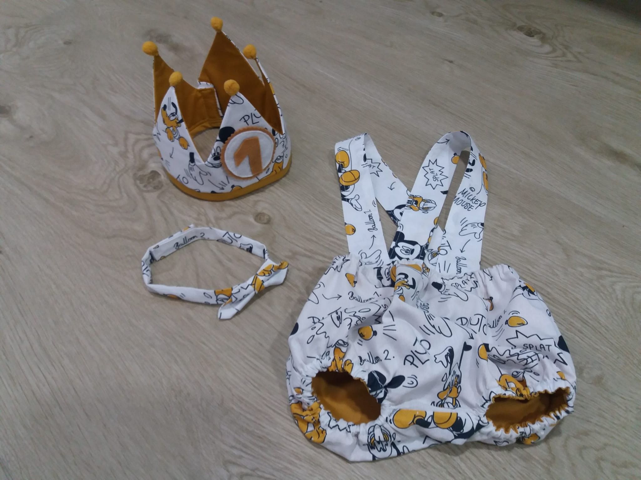 CONJUNTO COMPLETO CUMPLEAÑOS MICKEY AMARILLO
