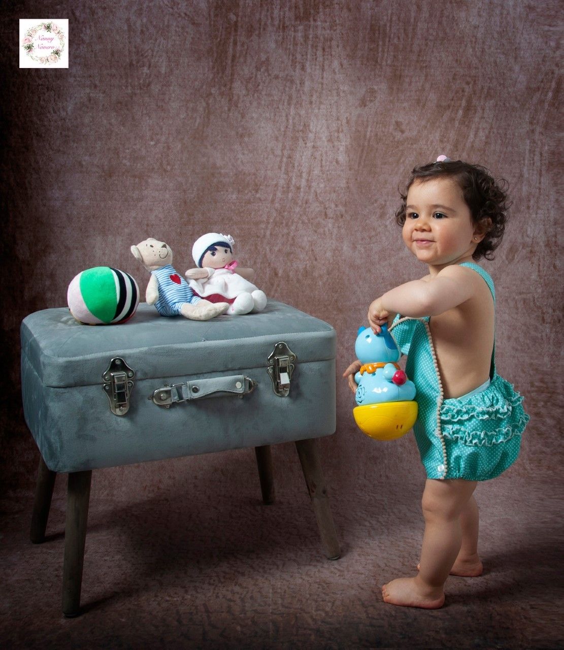 RANITA BEBE MODELO CARMEN , CON VOLANTES COLOR VERDE Y LUNAR BLANCO