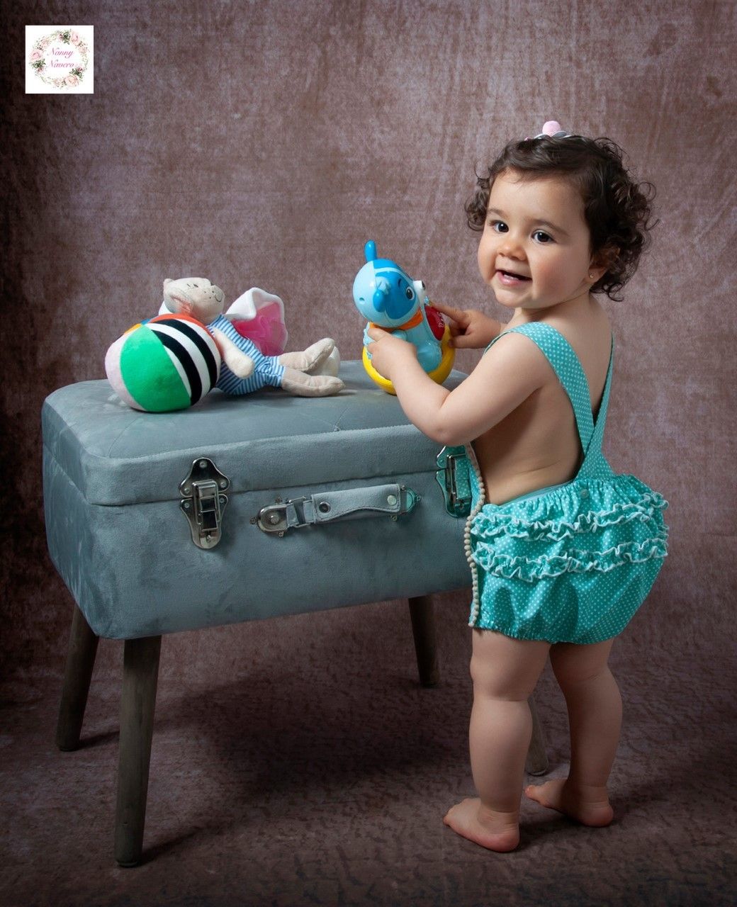 RANITA BEBE MODELO CARMEN , CON VOLANTES COLOR VERDE Y LUNAR BLANCO