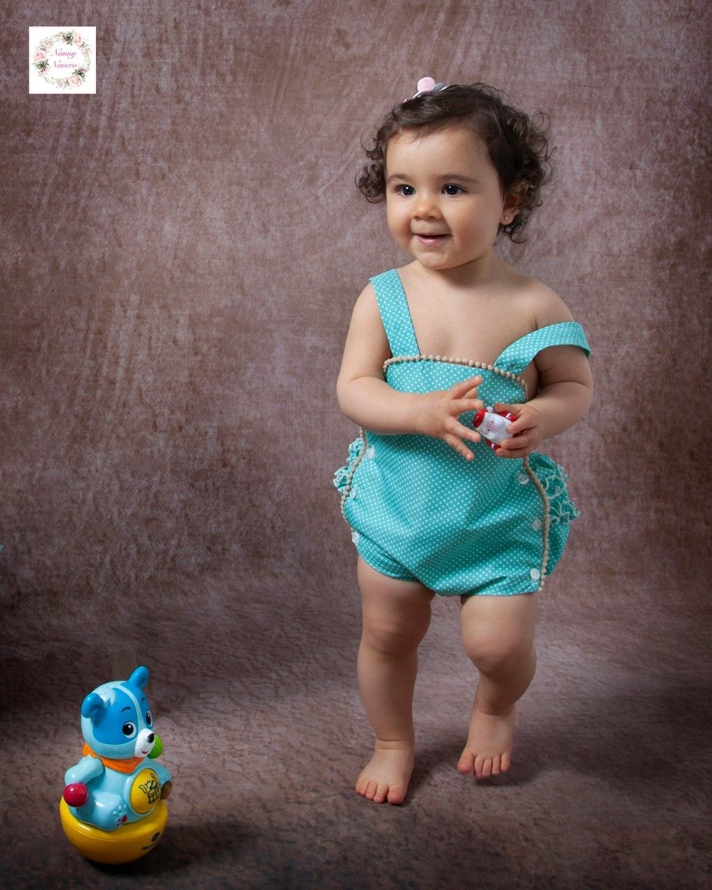 RANITA BEBE MODELO CARMEN , CON VOLANTES COLOR VERDE Y LUNAR BLANCO