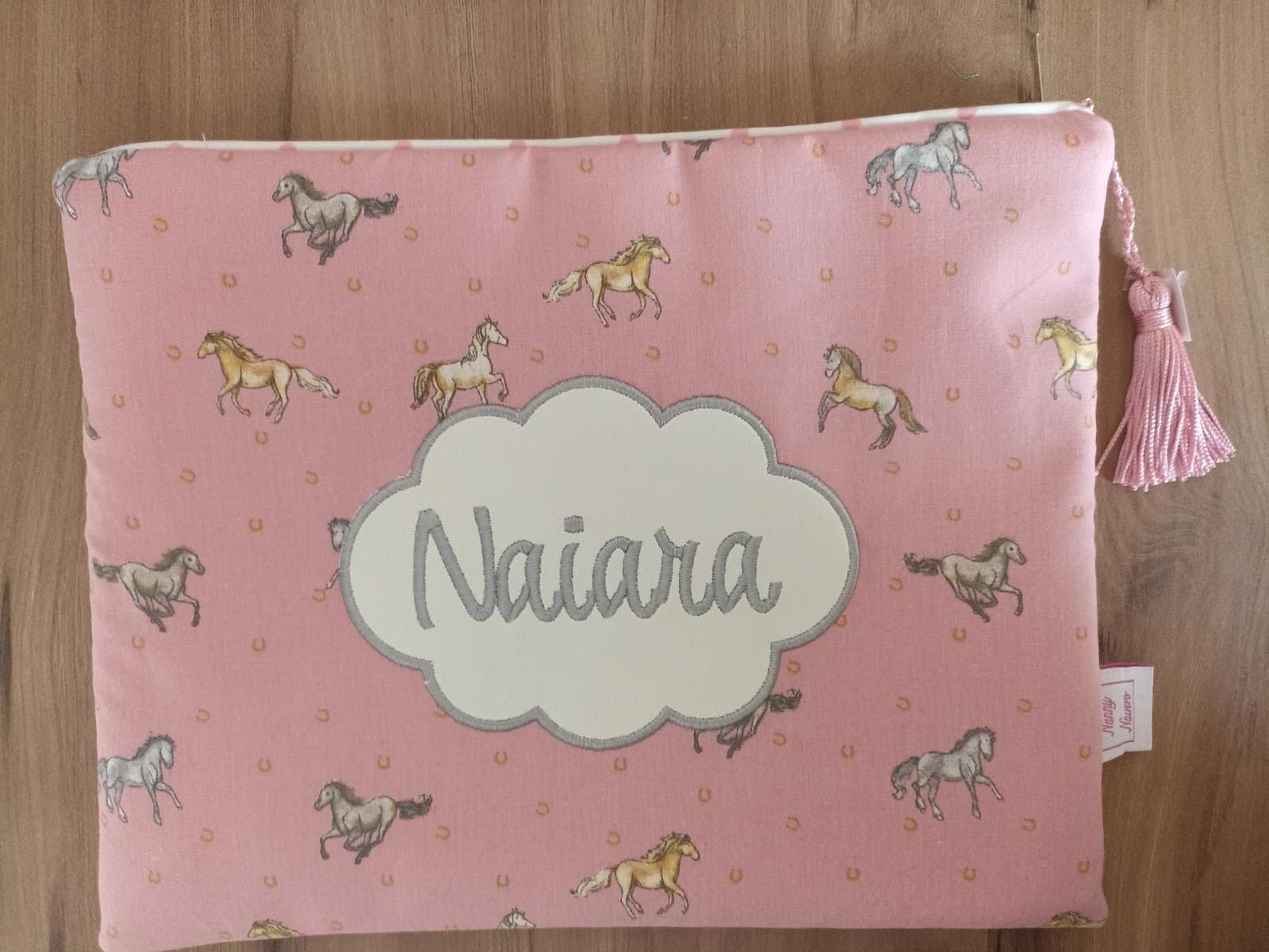 NECESER PERSONALIZADO TELA CABALLOS Y POLIPIEL