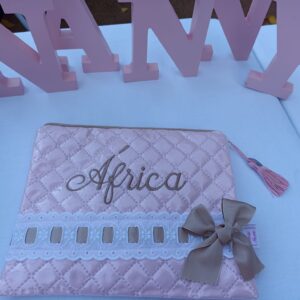 NECESER PERSONALIZADO PLASTIFICADO ROSA ENCAJE CAMEL