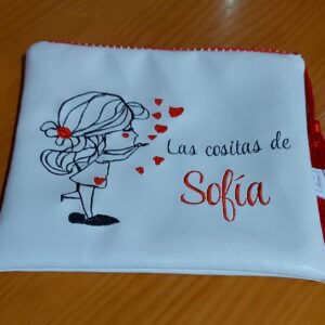 NECESER PERSONALIZADO POLIPIEL MUÑECA DANDO BESOS