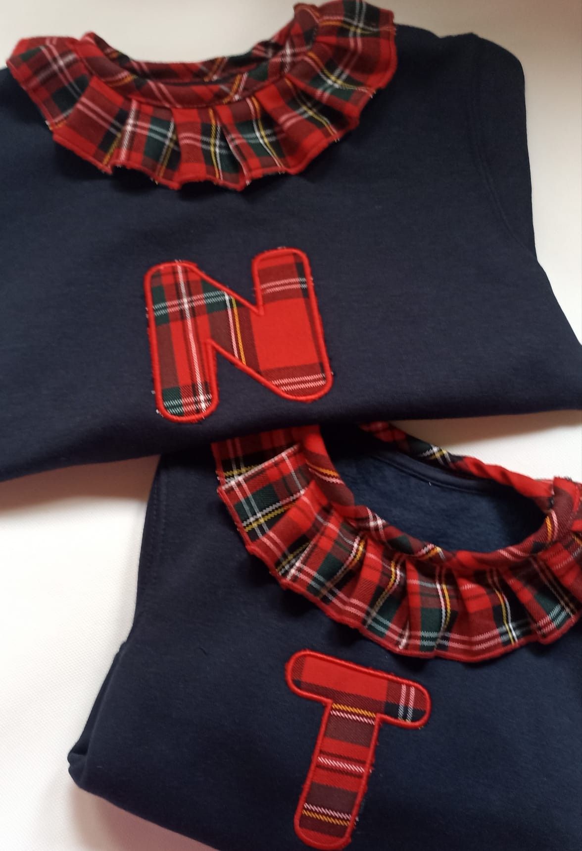 Sudadera marino con volante navideño