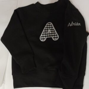 Sudadera negra inicial vichi negro