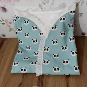 Arrullo bebe o cariñosa modelo pandas