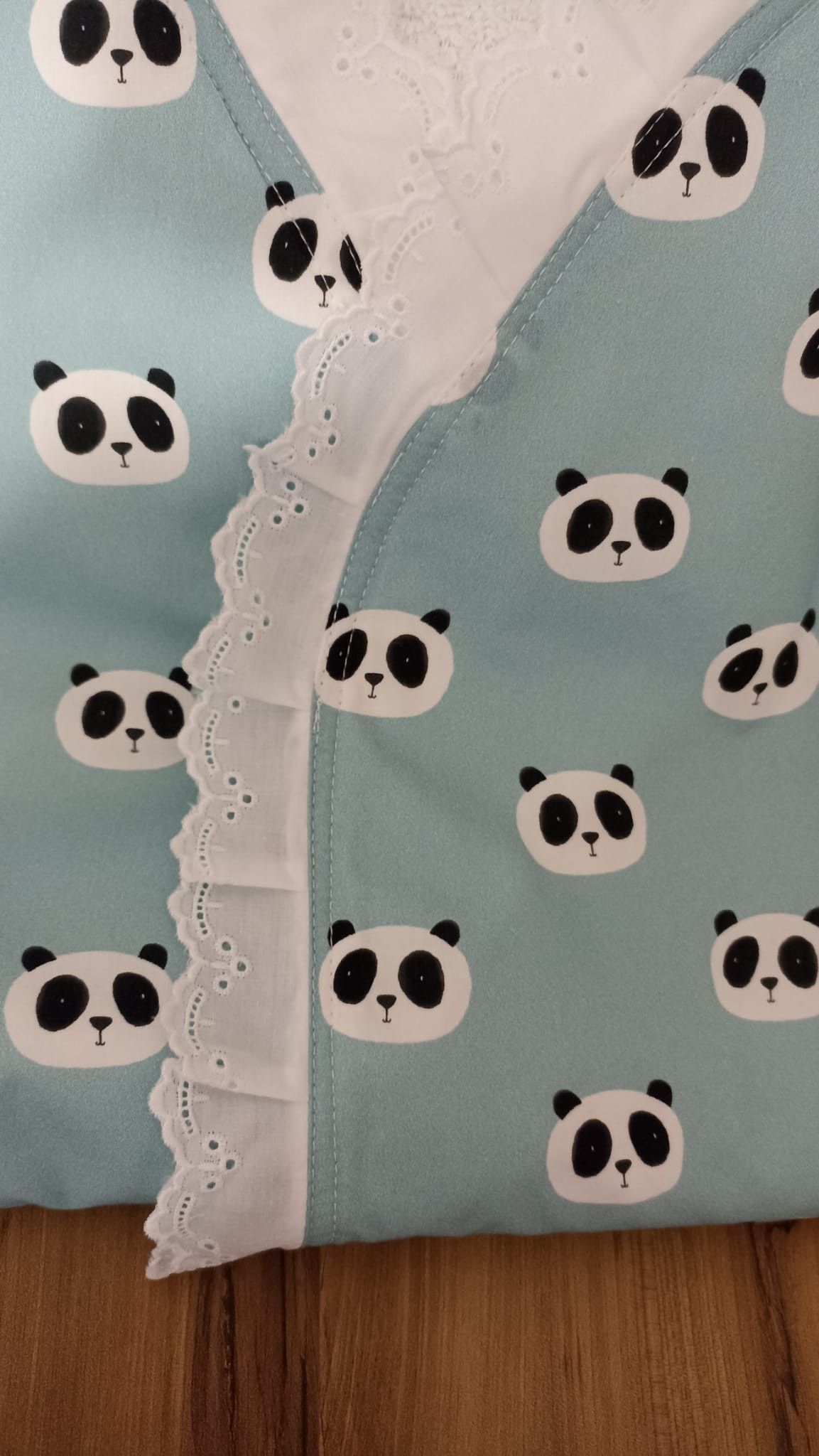 Arrullo bebe o cariñosa modelo pandas