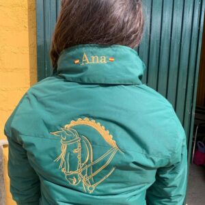 PARKA MUJER PERSONALIZADA CABALLO ,NOMBRE Y HIERRO