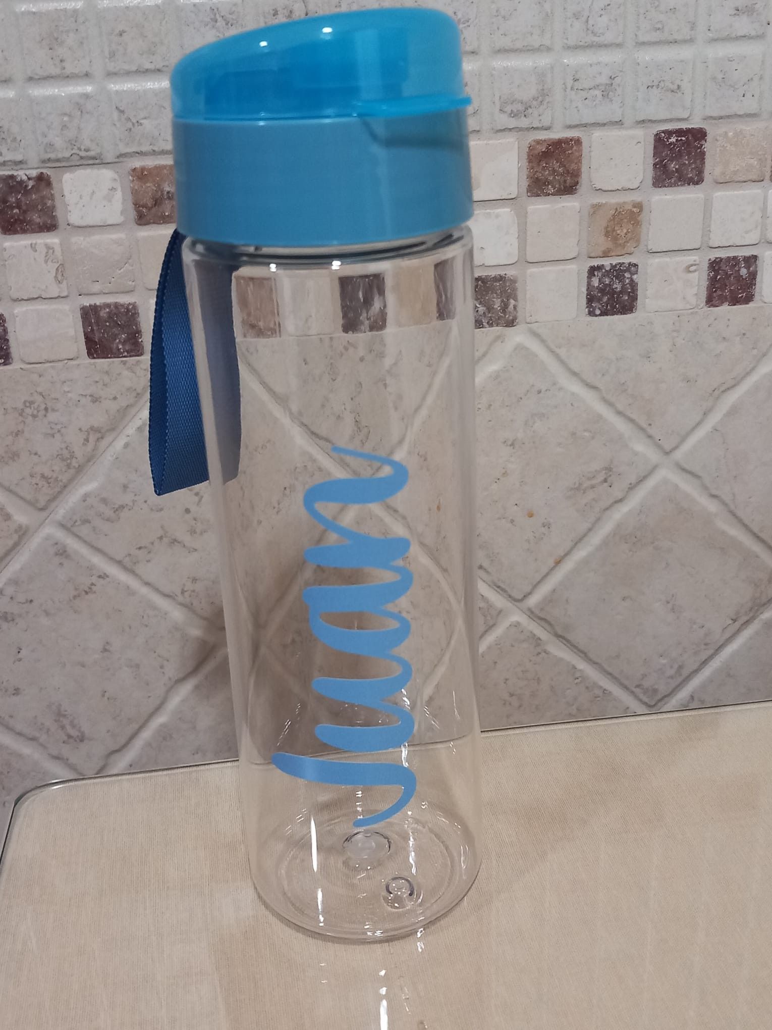 Botella Caligrafía Azul 600 ml personalizada