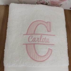 TOALLA PERSONALIZADA BLANCA INICIAL